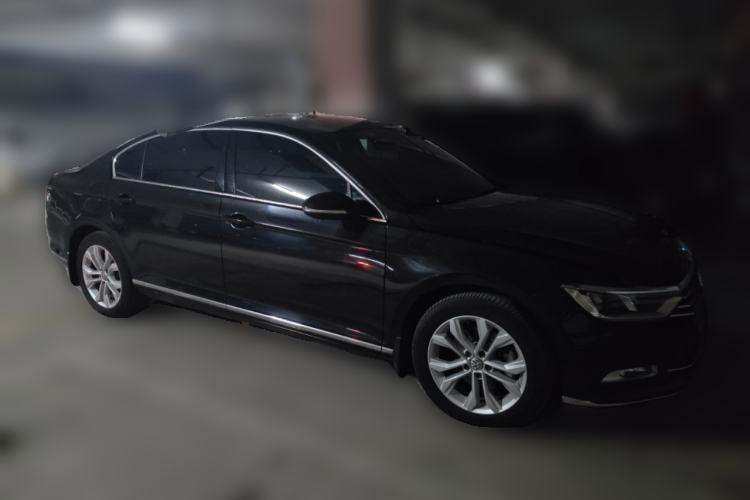 Used Volkswagen Magotan 2018 330TSI DSG Luxury Model Front Right 45 Deg