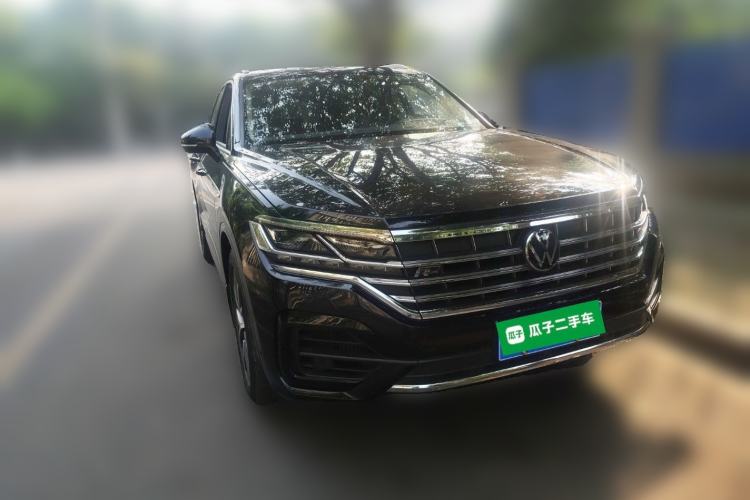 Used Volkswagen Touareg 2021 3.0 TSI Prestige Edition Classic Sport Package Front Right 45 Deg