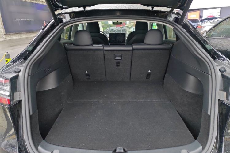 Used Tesla Model Y 2021 Long-Range All-Wheel-Drive Version 3D7
