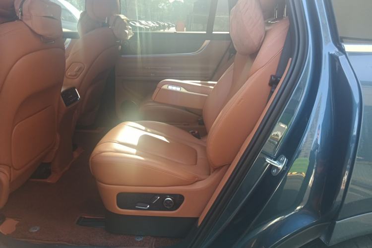 Used Hima AITO M9 2024 Range-Extended Max Edition 42 kWh 6-Seater Version Left Rear Seat