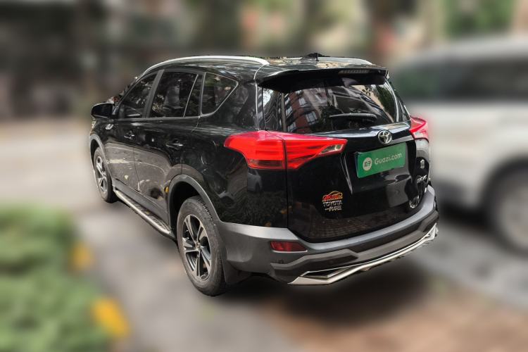 Used Toyota RAV4 2015 2.0L CVT Two-Wheel Drive Fashion Edition