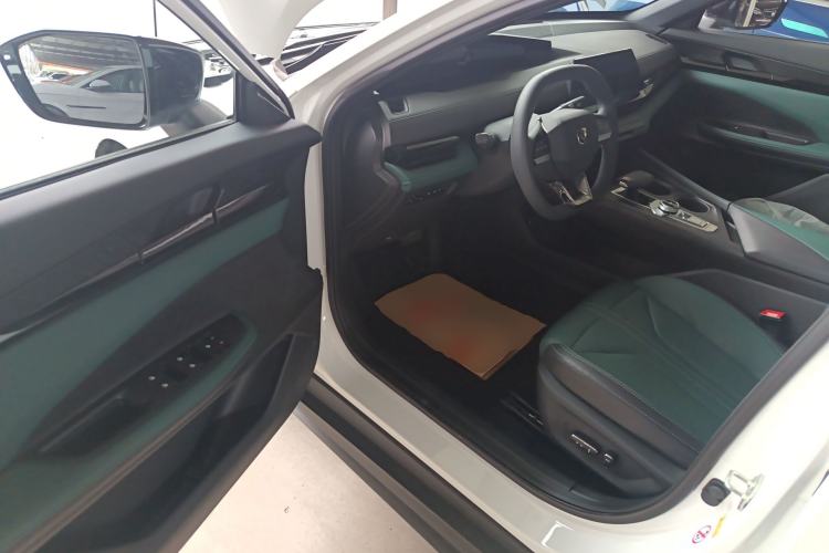 Used CHANGAN UNI-V iDD 2024 Blue Whale Smart Electric iDD 136km ZhiKu Model