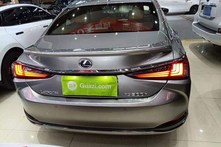 Used Lexus ES 2020 300h Premier Edition
