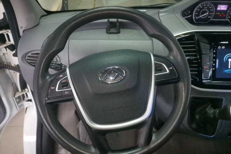 Used SAIC MAXUS Xintu V80 2023 2.0T Manual Classic Aoyuntong Short Wheelbase Mid-Roof 7/8/9-Seater