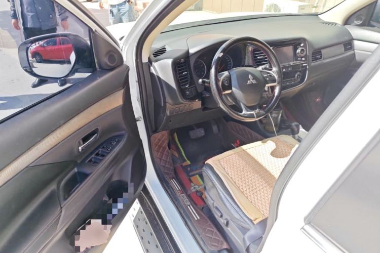 Used Mitsubishi Outlander 2013 2.0L 4x4 Urban Navigation Edition 5 Seats Driver Seat