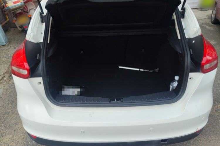 Used Ford Focus 2015 Hatchback 1.6L Automatic Fashion Edition Trunk