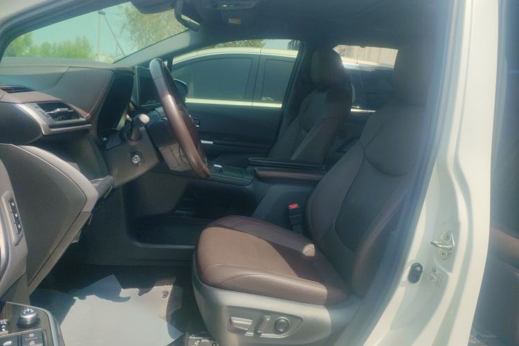 Used Toyota SIENNA 2023 2.5L Hybrid Platinum Edition
