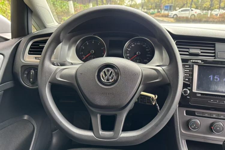 Used Volkswagen Golf 2016 1.6L Automatic Fashion Model
