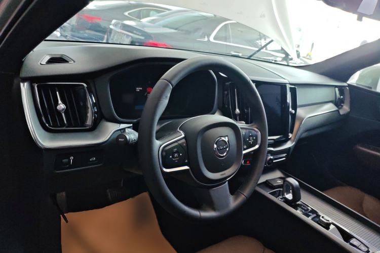 Used Volvo XC60 2022 B5 4x4 Zhiyi Luxury Edition