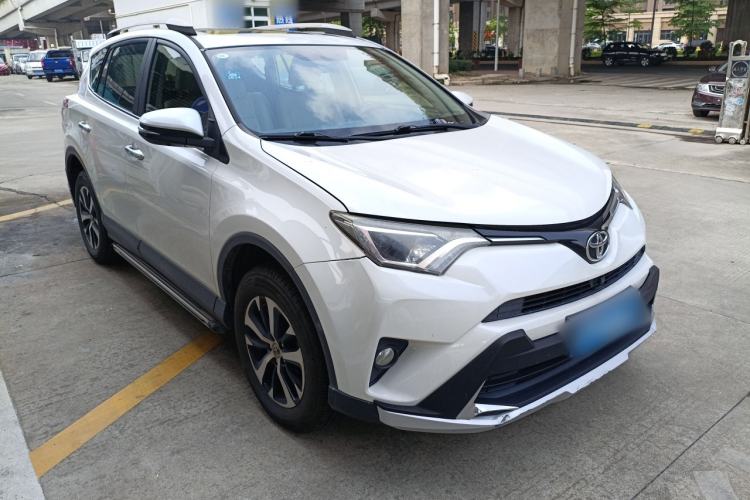 Used Toyota RAV4 2016 2.0L CVT Two-Wheel Drive Fashion Edition China V Standard
