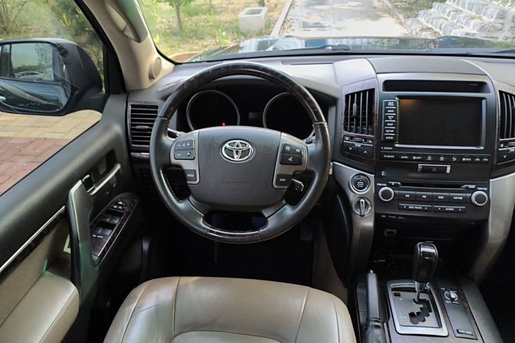Used Toyota Land Cruiser 
