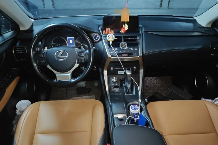 Used Lexus NX 2020 300h Front-Drive FENGSHANG Version China VI Standard Center Console