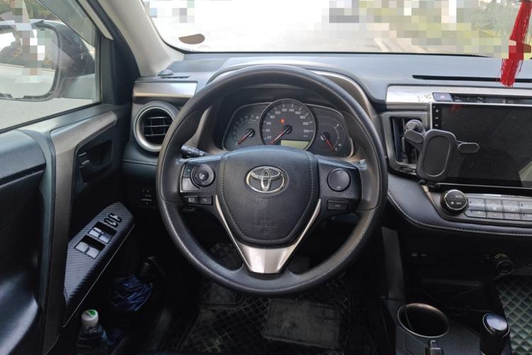 Used Toyota RAV4 2015 2.0L CVT Two-Wheel Drive Fashion Edition
