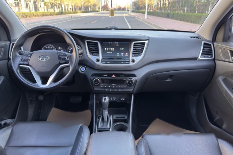 Used Hyundai Tucson 2018 1.6T Dual-Clutch Two-Wheel Drive 15th Anniversary Special Edition Interior 1