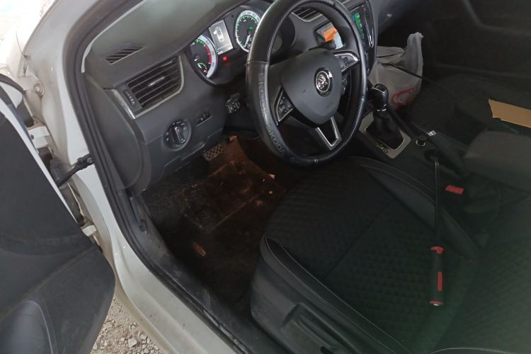 Used Skoda Octavia 2019 1.5L Automatic Smart Drive Luxury Edition China VI Standard Driver Seat