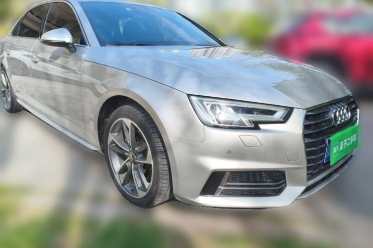 Used Audi A4L 2019 40 TFSI Fashion Edition China VI Emission Standard Front Right 45 Deg