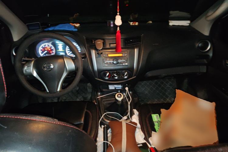 Used Nissan Terra 2018 2.5L Manual Two-Wheel Drive Elite Edition Center Console