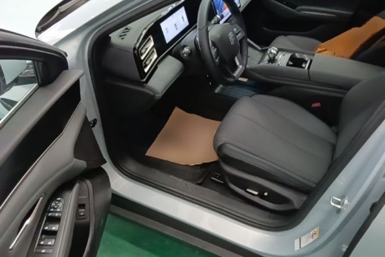 Used BYD Qin L 2025 DM-i Smart Drive 120KM Superior Model
