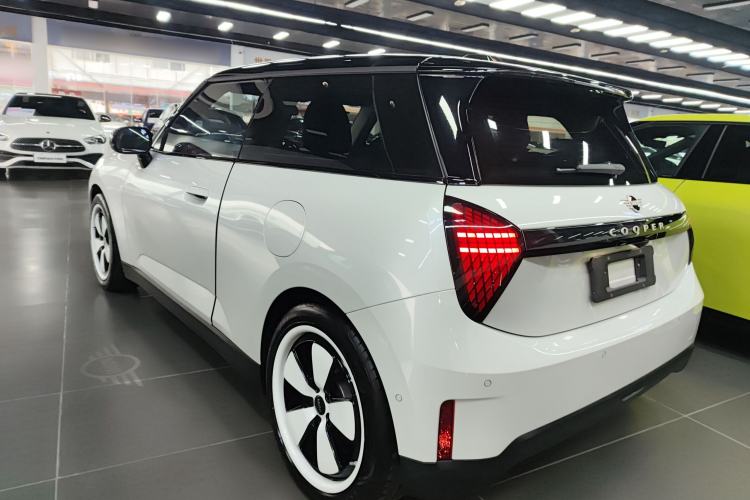 Used MINI Electric COOPER 2024 456km COOPER E Classic Edition