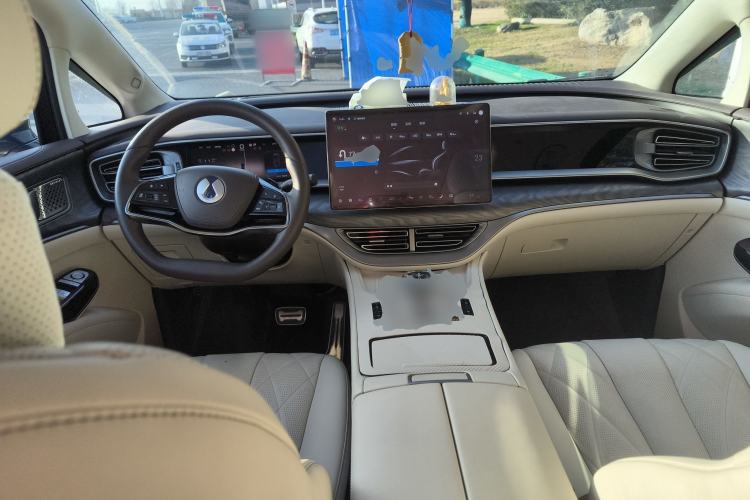 Used Denza D9 2025 DM-i Intelligent Drive 1020 Four-Wheel Drive Prestige Model
