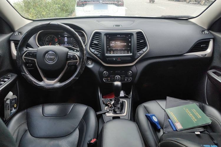 Used Jeep Cherokee 2017 2.0L Superior Edition