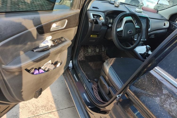 Used SWM X7 2018 1.8L Manual Luxury Connected Version 7 Seats Driver Seat