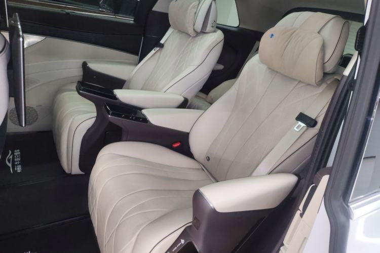 Used Denza D9 2024 DM-i 980 Four-Wheel Drive Flagship Model