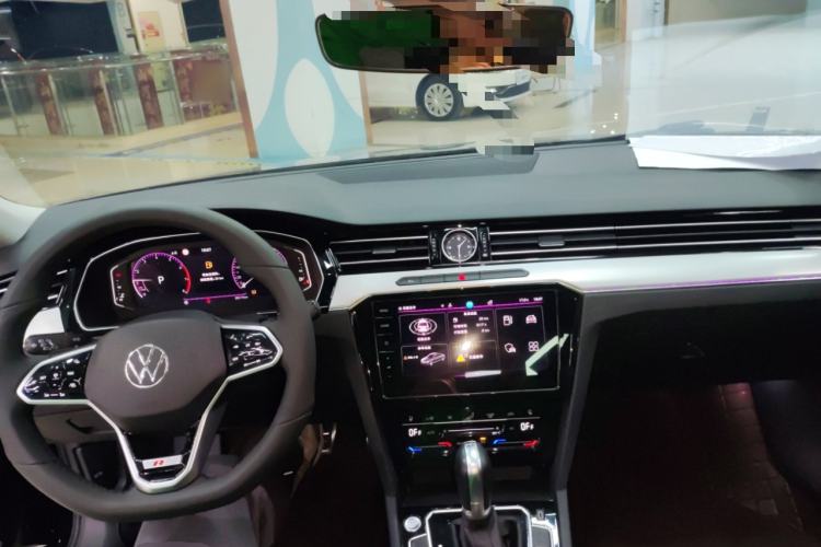 Used Volkswagen Magotan 2023 2 Million Units Limited Edition 330TSI DSG Leading Version
