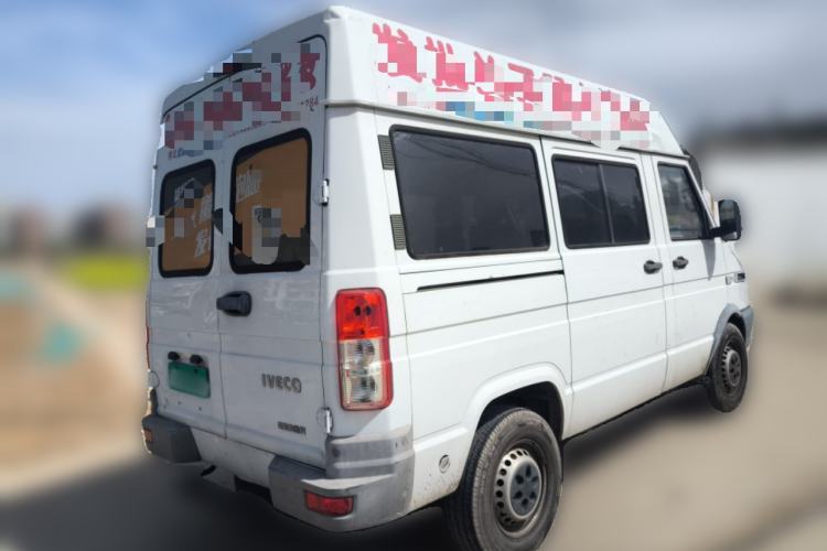 Used Iveco Daily 2017 2.5T A35 Passenger Van 5-7 Seats Model 47Z5
