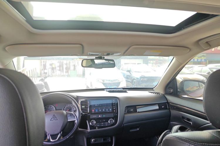 Used Mitsubishi Outlander 2018 2.0L Two-Wheel Drive Glory Edition 5 Seats Headliner