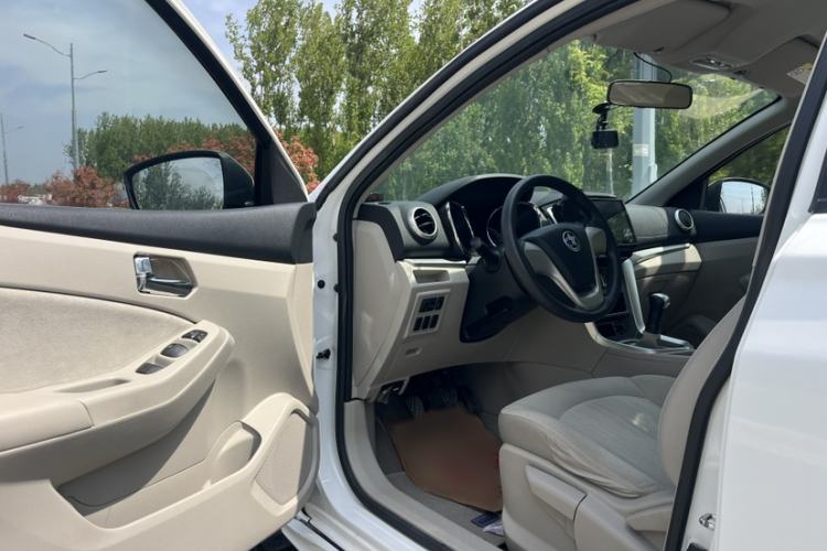 Used Venucia T70 2015 1.6L Manual Ruixing Edition Interior 1