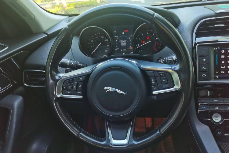 Used Jaguar F-PACE 2018 2.0T Two-Wheel Drive Urban Deluxe Edition