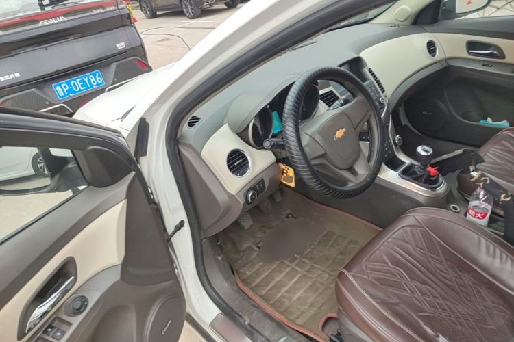 Used Chevrolet Cruze 2015 1.5L Classic SL MT Driver Seat