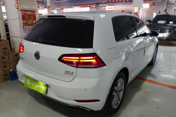 Used Volkswagen Golf 2018 230TSI Automatic Comfort Model Rear Right 45 Deg