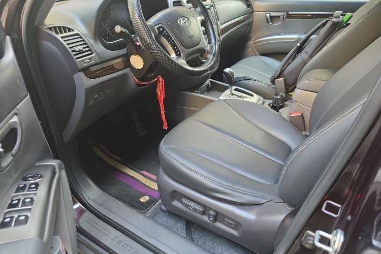 Used Hyundai Santa Fe Classic 2012 2.4 Comfort Edition 5-Seater Two-Wheel Drive