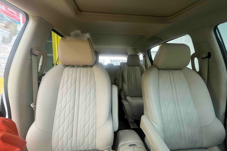 Used Buick GL8 2023 Facelifted Land Cruiser Executive Luxury Version Interior 12