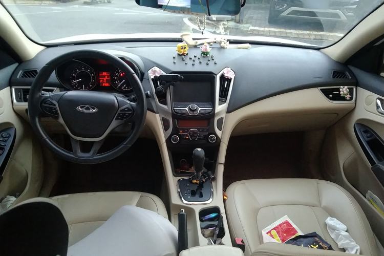 Used Chery Arrizo 7 2015 1.6L CVT ZhiShang Edition Center Console