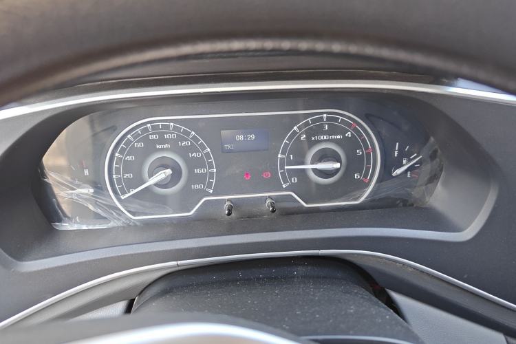 Used SAIC MAXUS Xintu V80 2021 2.0T Manual Classic Aoyuntong Short Wheelbase Mid-Roof 5/6-Seater