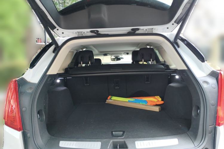 Used Cadillac XT5 2018 25T Luxury Model Trunk