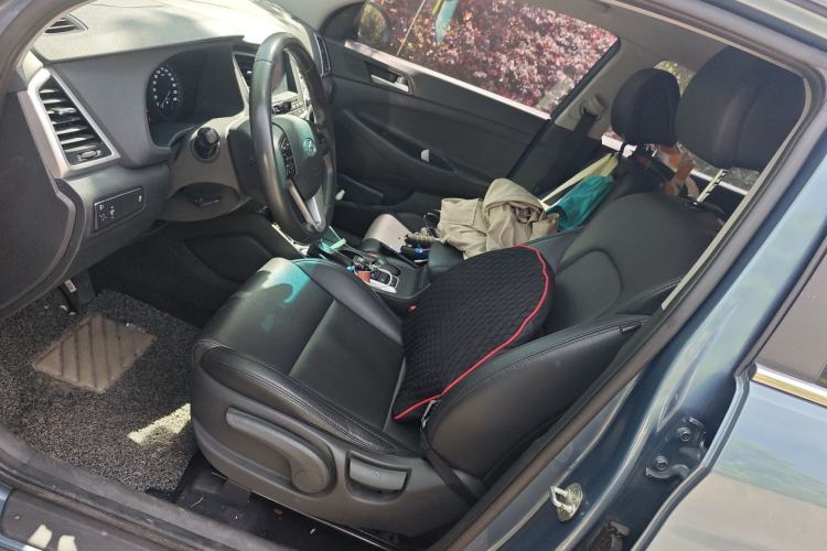 Used Hyundai Tucson 2015 1.6T Dual-Clutch Two-Wheel-Drive Smart Model Left Front Seat