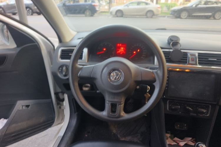 Used Volkswagen Santana 2015 1.6L Manual Comfort Edition