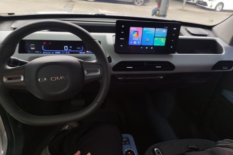 Used Geely Galaxy Panda 2024 Panda Mini 200km Endurance Bear Center Console