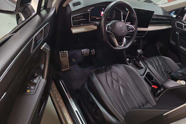 Used Volkswagen Tiguan L 2023 330TSI Automatic Two-Wheel Drive R-Line Enjoyment Edition
