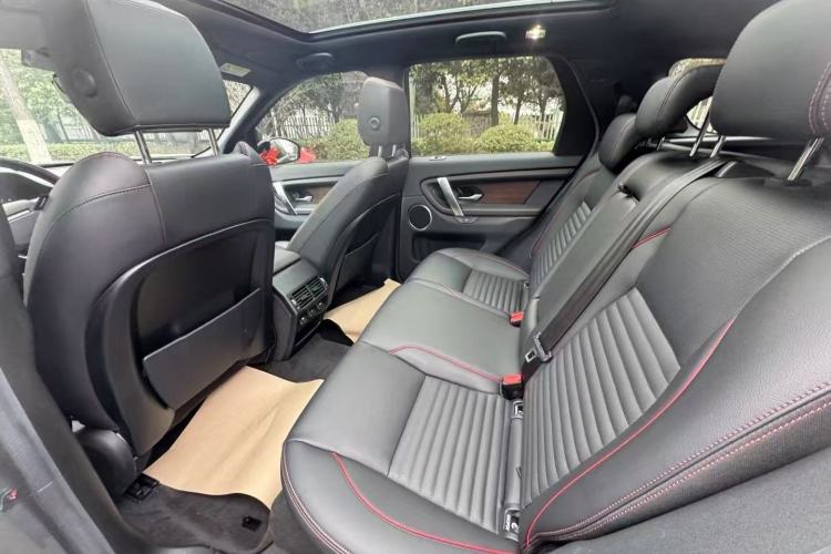 Used Land Rover Discovery Sport 2022 Revised Version 249 PS R-Dynamic S Performance Edition 5 Seats Interior 2