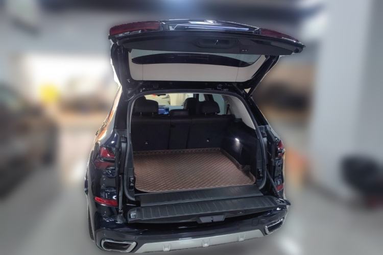 Used BMW X5 2023 xDrive 30Li Luxury M Sport Package
