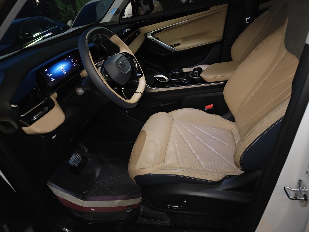 Geely Auto FX11 2023 1.5TD DCT Prestige Edition — снимка 15