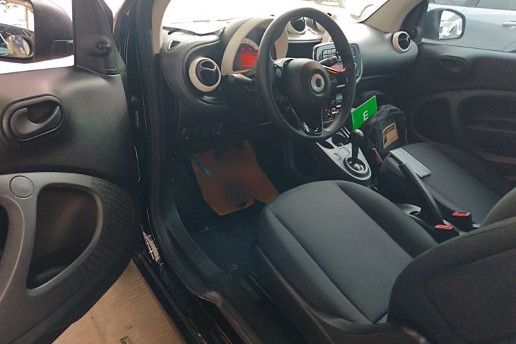 Used smart fortwo 2015 1.0L 52 kW hardtop Dynamic version
