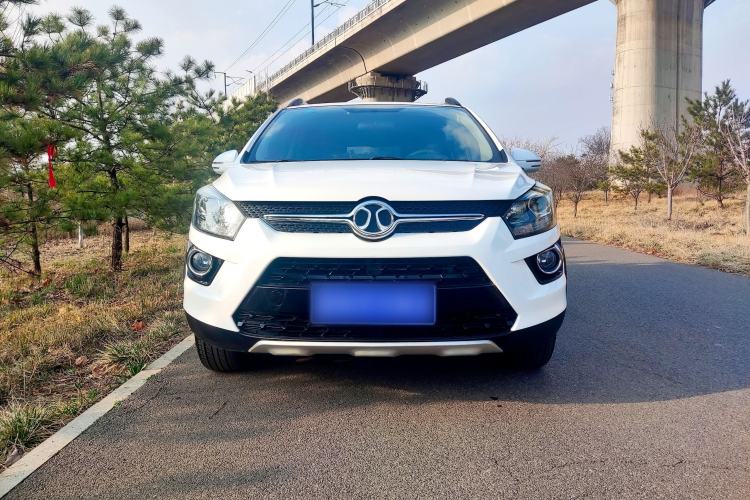 Used BAIC Senova X25 2015 1.5L manual Comfort trim level