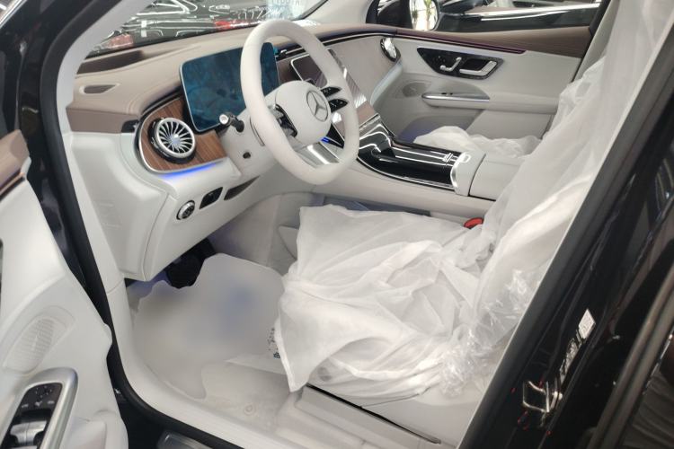 Used Mercedes-Benz EQE SUV 2024 500 4MATIC Luxury Edition Left Front Seat