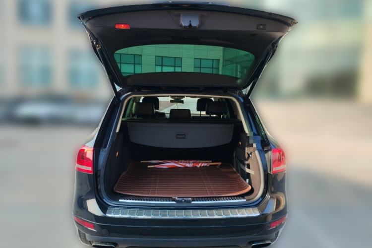 Used Volkswagen Touareg 2011 3.0 TSI Luxury Edition Trunk